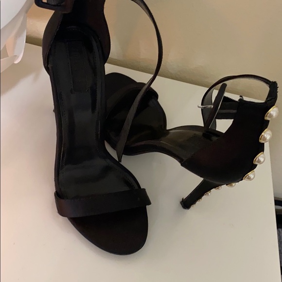 Heels - Picture 3 of 3